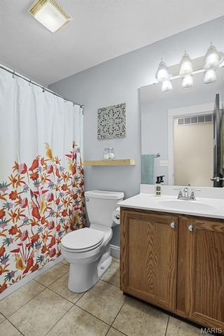28 S Meadow Lane, Glen Carbon, IL 62034