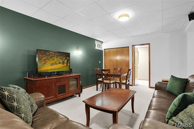 28 S Meadow Lane, Glen Carbon, IL 62034
