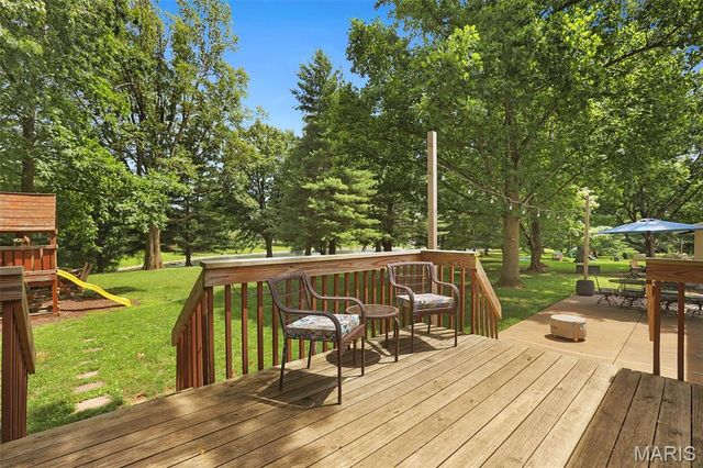 28 S Meadow Lane, Glen Carbon, IL 62034