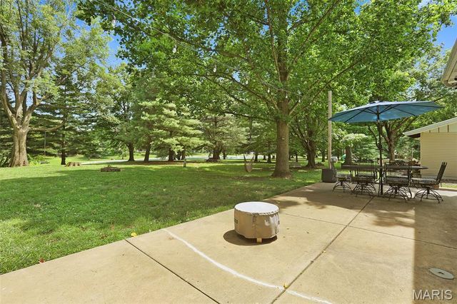 28 S Meadow Lane, Glen Carbon, IL 62034