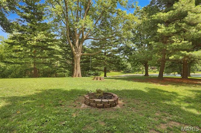 28 S Meadow Lane, Glen Carbon, IL 62034