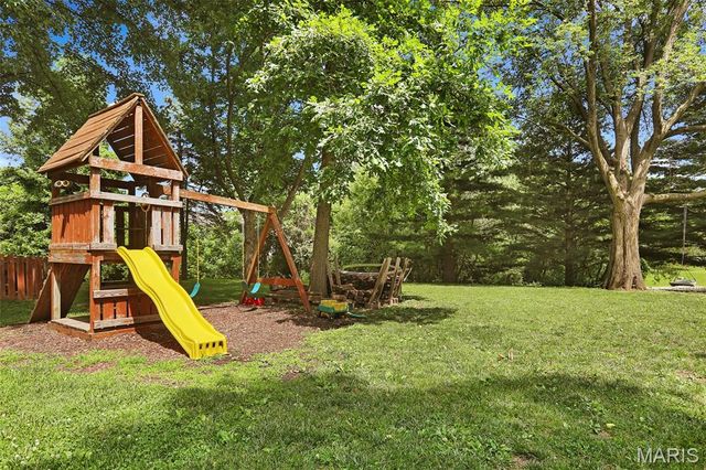 28 S Meadow Lane, Glen Carbon, IL 62034