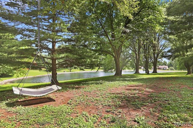 28 S Meadow Lane, Glen Carbon, IL 62034