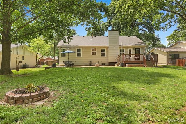 28 S Meadow Lane, Glen Carbon, IL 62034