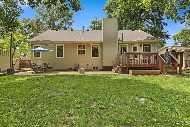 28 S Meadow Lane, Glen Carbon, IL 62034
