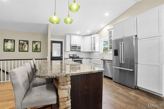 28 S Meadow Lane, Glen Carbon, IL 62034