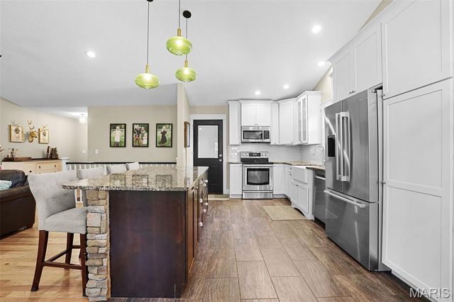 28 S Meadow Lane, Glen Carbon, IL 62034
