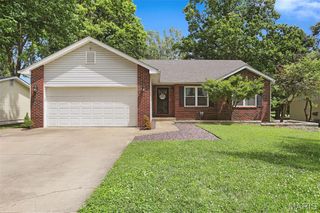 28 S Meadow Lane, Glen Carbon, IL 62034