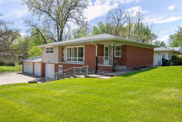 2400 27th Street, Rock Island, IL 61201