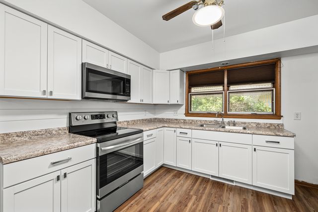 2400 27th Street, Rock Island, IL 61201