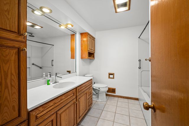 2400 27th Street, Rock Island, IL 61201