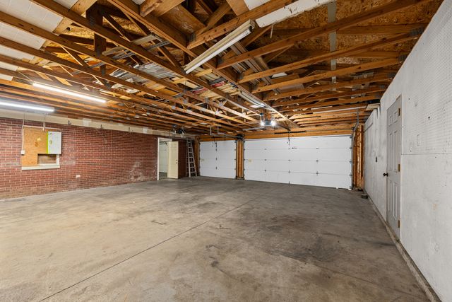 2400 27th Street, Rock Island, IL 61201