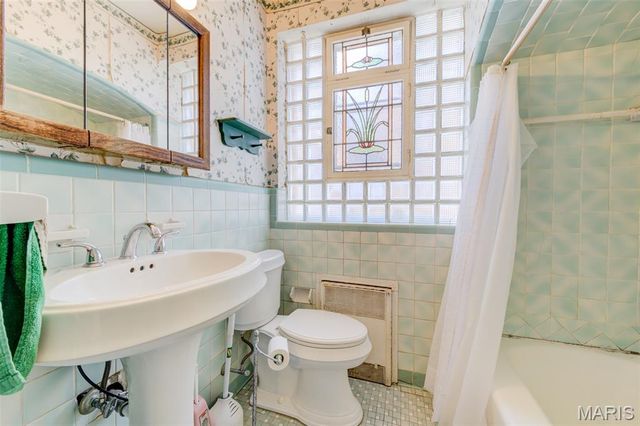 2940 Moniteau Drive, St Louis, MO 63121