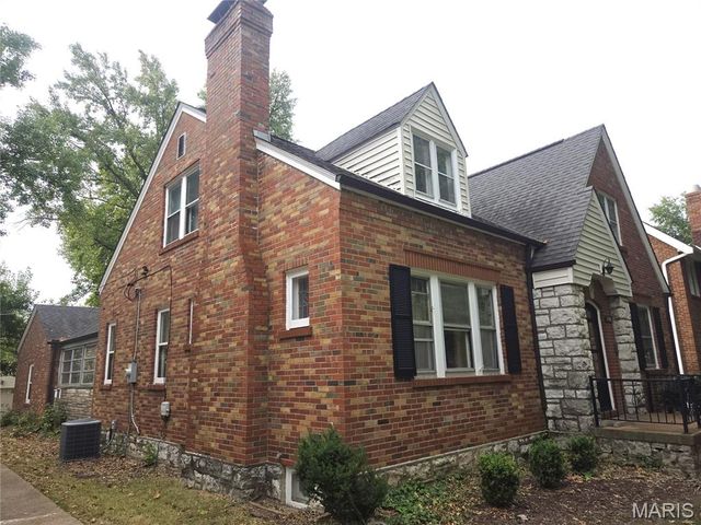 2940 Moniteau Drive, St Louis, MO 63121