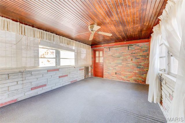 2940 Moniteau Drive, St Louis, MO 63121