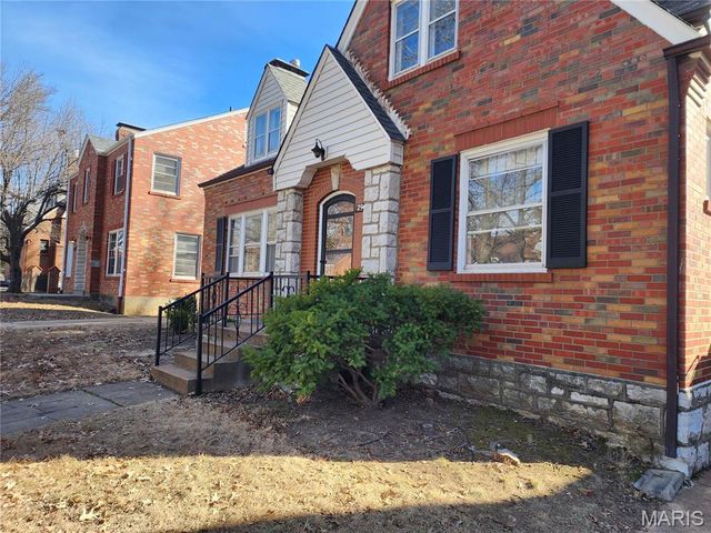 2940 Moniteau Drive, St Louis, MO 63121