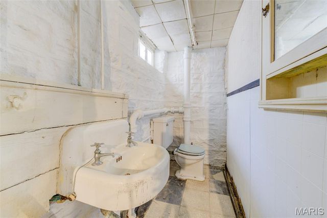 2940 Moniteau Drive, St Louis, MO 63121