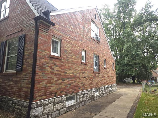 2940 Moniteau Drive, St Louis, MO 63121