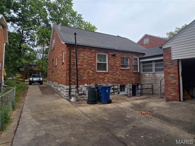 2940 Moniteau Drive, St Louis, MO 63121