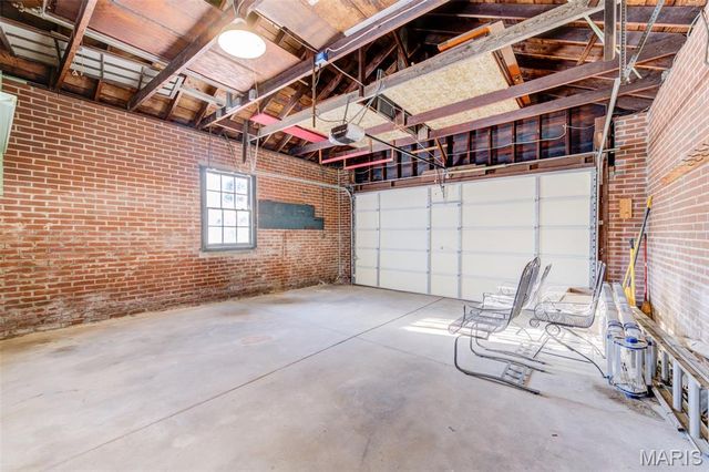 2940 Moniteau Drive, St Louis, MO 63121