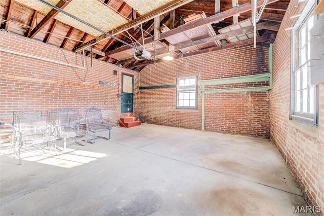 2940 Moniteau Drive, St Louis, MO 63121