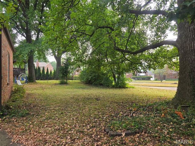 2940 Moniteau Drive, St Louis, MO 63121