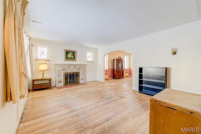 2940 Moniteau Drive, St Louis, MO 63121