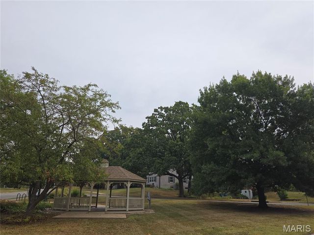 2940 Moniteau Drive, St Louis, MO 63121