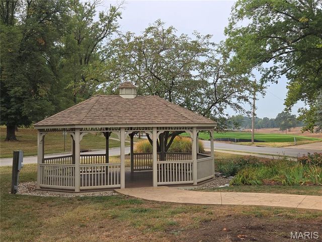 2940 Moniteau Drive, St Louis, MO 63121