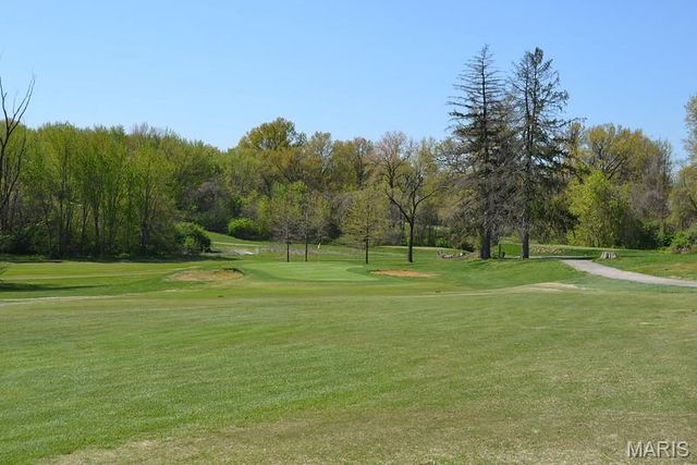 2940 Moniteau Drive, St Louis, MO 63121