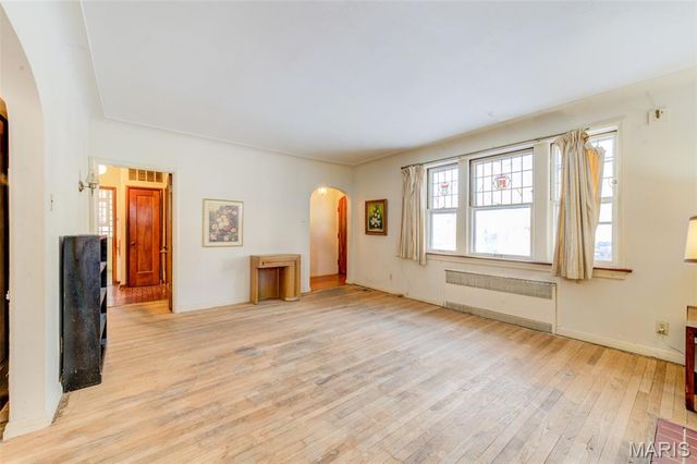 2940 Moniteau Drive, St Louis, MO 63121