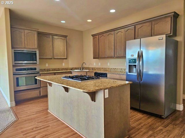 953 INLET Loop, Coos Bay, OR 97420