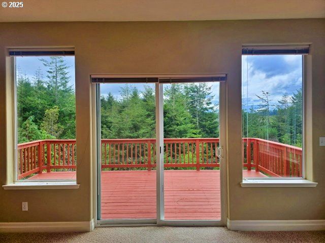 953 INLET Loop, Coos Bay, OR 97420