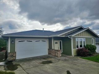 953 INLET Loop, Coos Bay, OR 97420