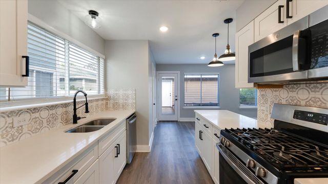 3819 W Traditions Court, Houston, TX 77082