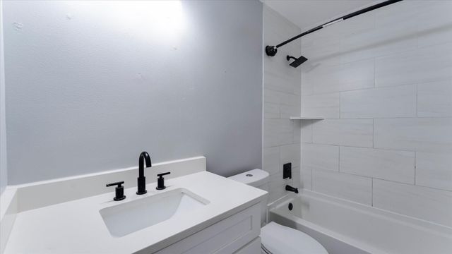 3819 W Traditions Court, Houston, TX 77082