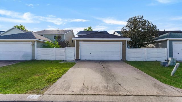 3819 W Traditions Court, Houston, TX 77082