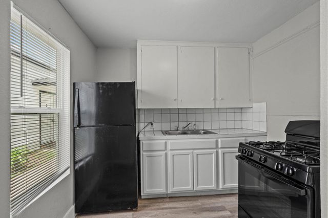 521 2nd Avenue N, Texas City, TX 77590