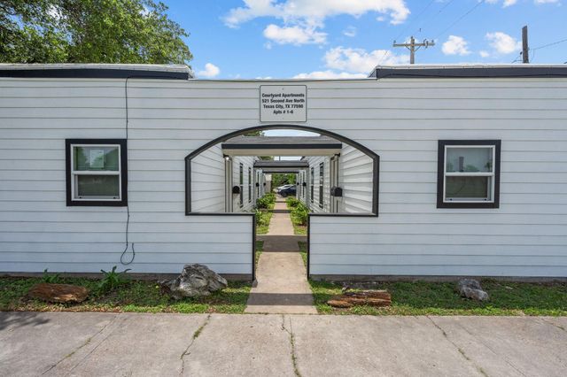 521 2nd Avenue N, Texas City, TX 77590