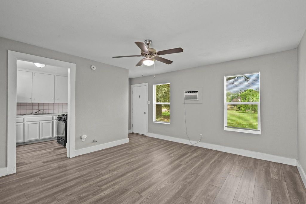 521 2nd Avenue N, Texas City, TX 77590