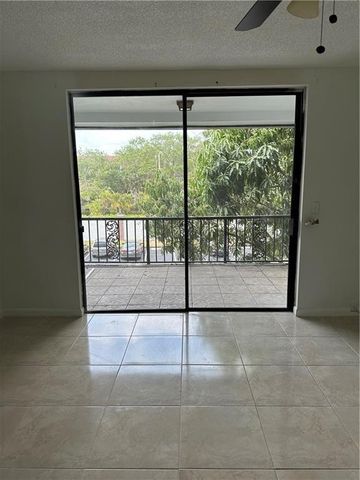 3680 Inverrary Drive 3r, Lauderhill, FL 33319