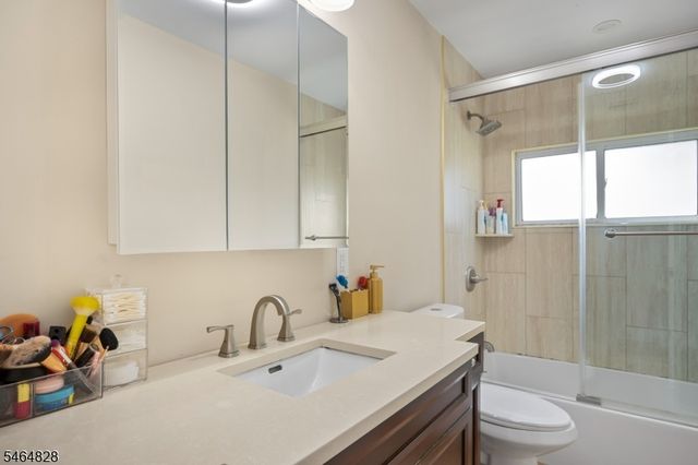 1519 Washington Ave, Pompton Lakes Boro, NJ 07442