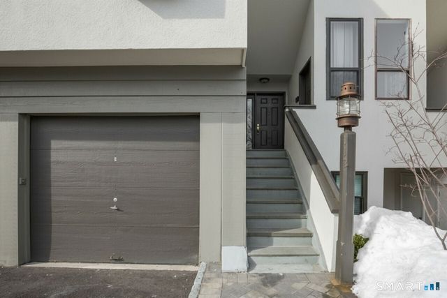 105 Harbor Drive 112, Stamford, CT 06902