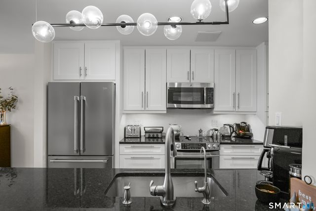 105 Harbor Drive 112, Stamford, CT 06902