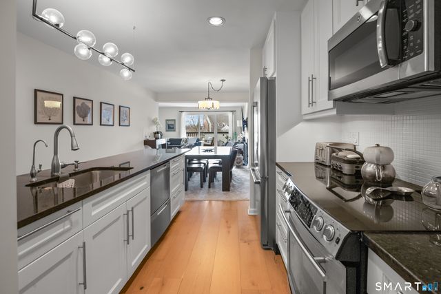 105 Harbor Drive 112, Stamford, CT 06902