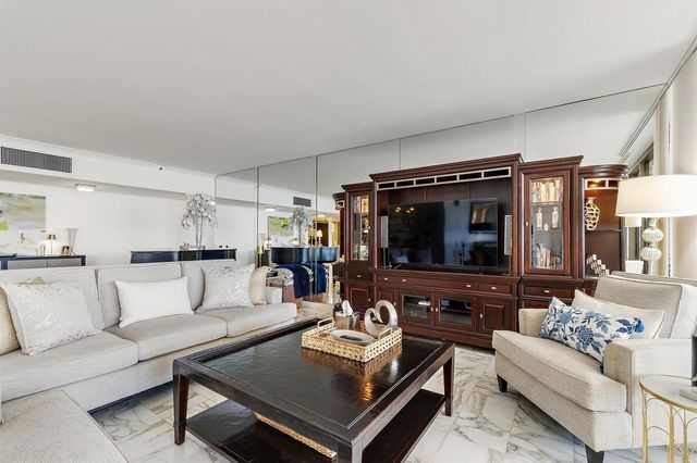 100 Lakeshore Drive 457, North Palm Beach, FL 33408