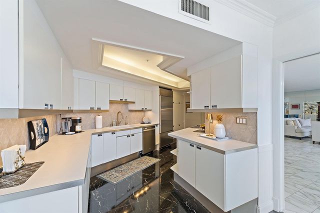 100 Lakeshore Drive 457, North Palm Beach, FL 33408