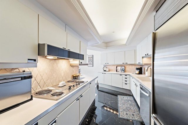 100 Lakeshore Drive 457, North Palm Beach, FL 33408