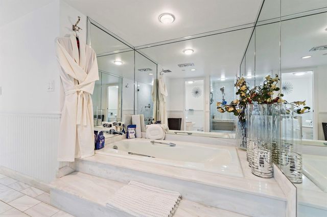100 Lakeshore Drive 457, North Palm Beach, FL 33408