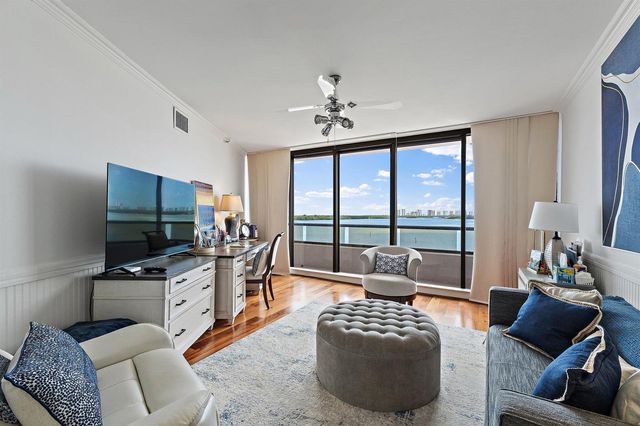 100 Lakeshore Drive 457, North Palm Beach, FL 33408